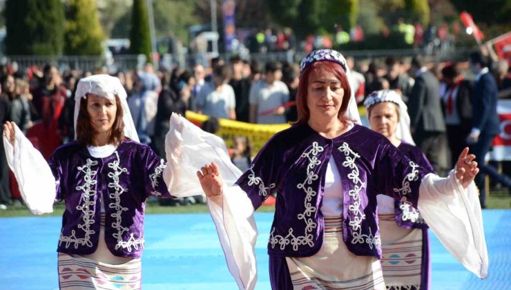 Anadolu Kadınları’nın gösterisi 29 Ekim’e damga vurdu