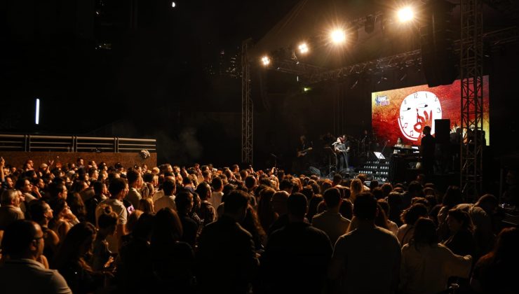 Cuma İş Çıkışı’nda Melek Mosso sevenleriyle buluştu