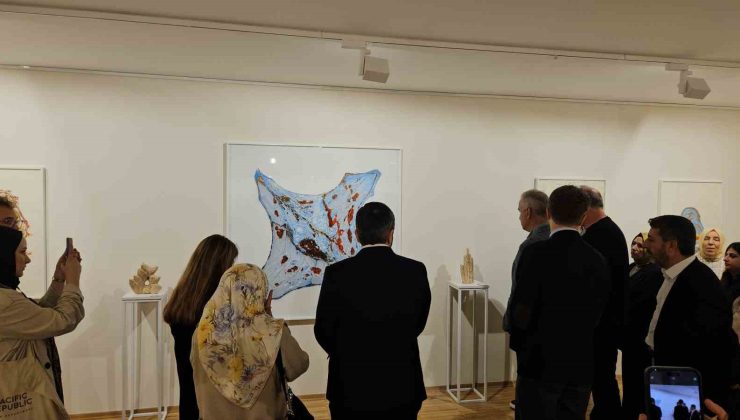 ‘Farklı Olsan Ne Olur’ sergisi Kadırga Sanat Galerilerinde sanatseverlerle buluştu