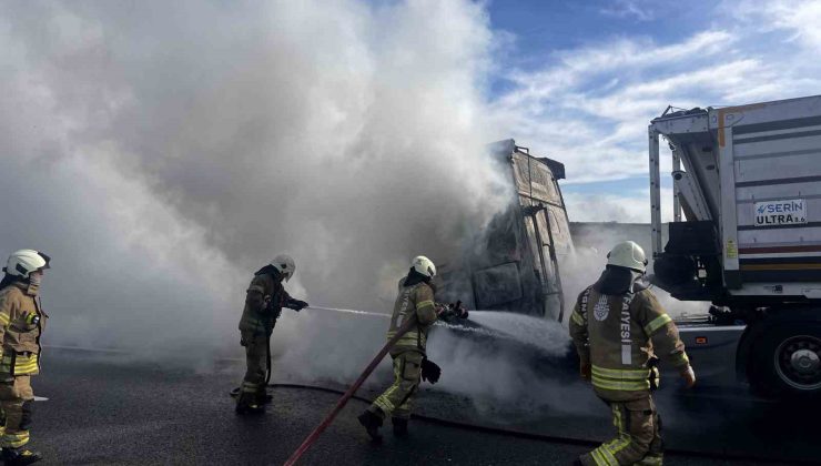 Kuzey Marmara Otoyolu’nda tekerleği patlayan tır alev aldı