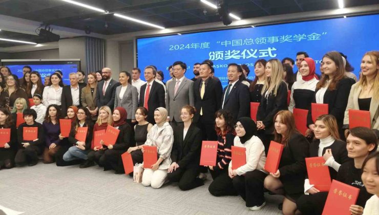 Çin Başkonsolosluğu’ndan burs alan öğrenciler ödül töreninde bir araya geldi