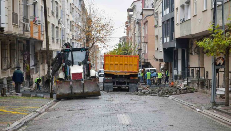 Esenyurt Belediyesi, tahrip olan yolları parke taşı çalışmalarıyla yeniliyor