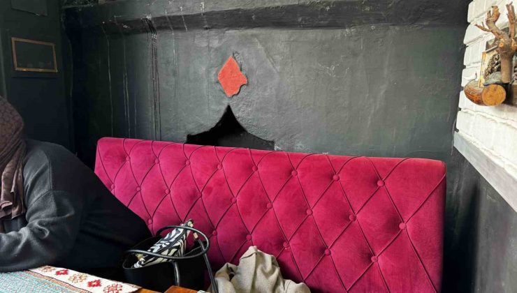 Fatih’te 466 yıllık çeşme kafenin içine alındı: Dekor olarak siyaha boyandı