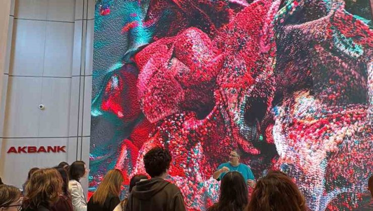 Refik Anadol’un yapay zeka eseri öğrencilerle buluşuyor