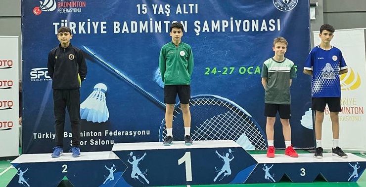 Aras İkra Yalçın’dan Badminton’da çifte şampiyonluk