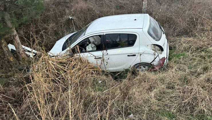 Kontrolden çıkan otomobil ağaca çarptı