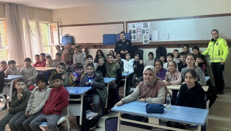 Ortaokul öğrencilerine trafik bilinci eğitimi