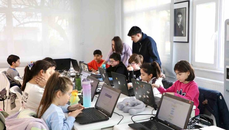 Robotik kodlama ile çocuklar geleceğe hazırlanıyor