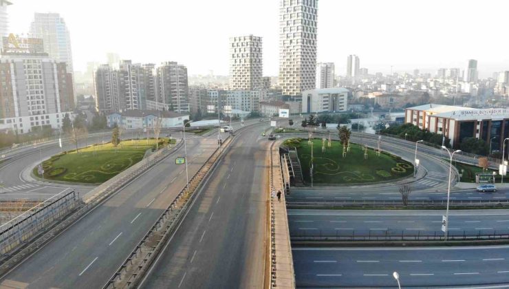 Yılın ilk gününde İstanbul’da yollar boş kaldı