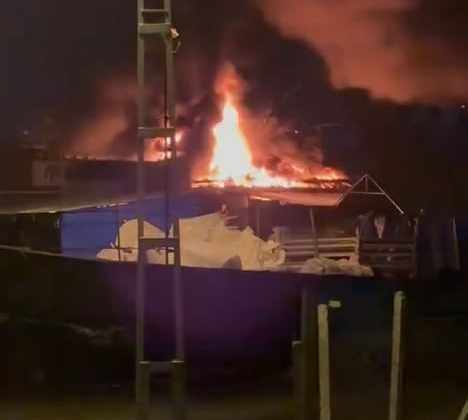 Arnavutköy’de fabrika yangını
