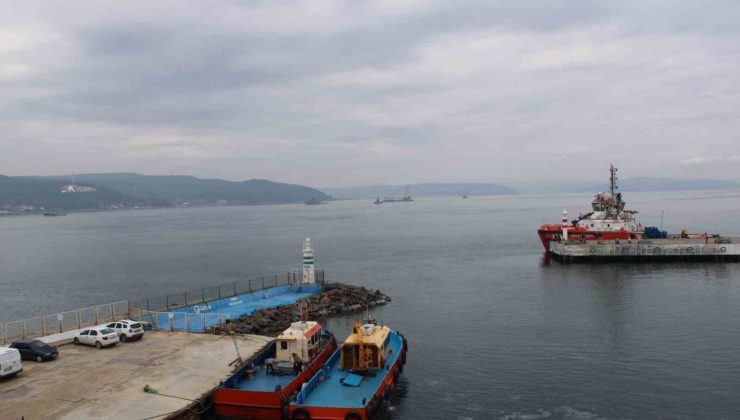 Çanakkale Boğazı sisin etkisini yitirmesiyle transit gemi geçişlerine açıldı