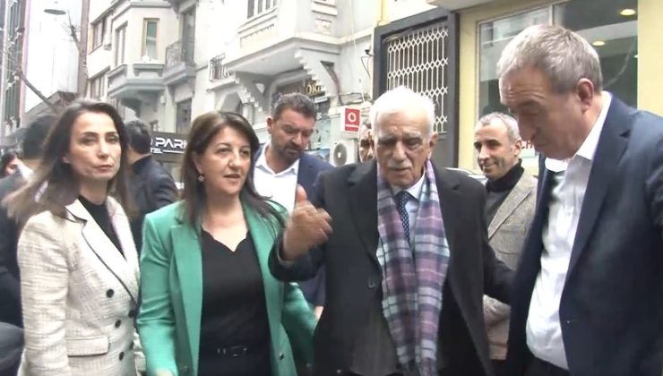 DEM Partili İmralı Heyeti basın açıklaması yapacakları Taksim’deki otele geldi