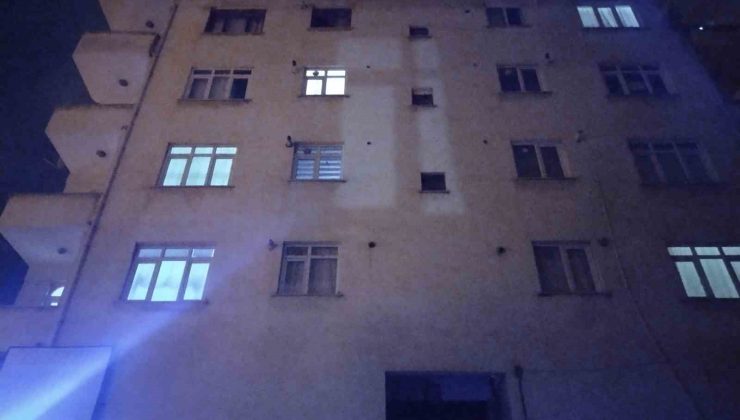 Pendik’te ev sahipleri ile kiracıların kavgası kanlı bitti: 3 yaralı