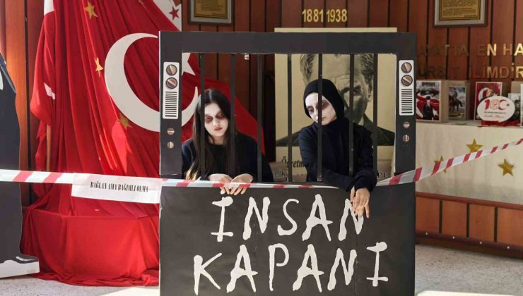 Teknoloji bağımlılığına canlı mankenlerle dikkat çektiler