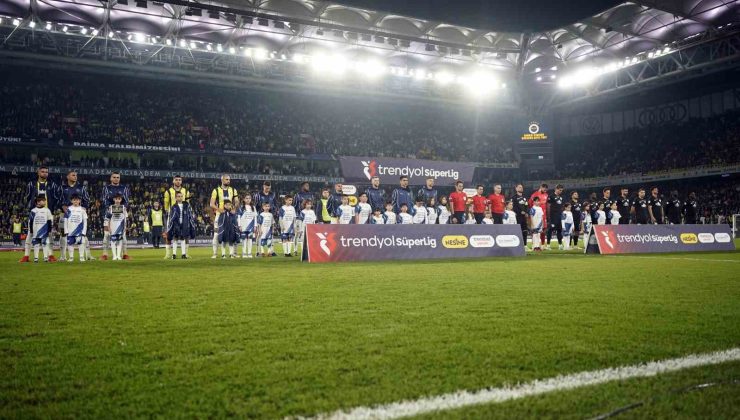 Trendyol Süper Lig: Fenerbahçe: 0 – Çaykur Rizespor: 2 (Maç devam ediyor)