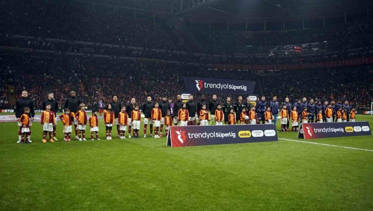 Trendyol Süper Lig: Galatasaray: 0 – Fenerbahçe: 0 (Maç devam ediyor)
