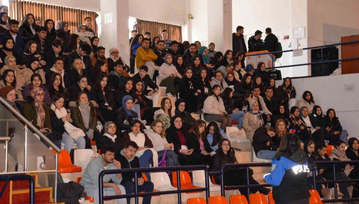 Üniversiteli öğrencilere ‘Bağımlı Olma, Geleceğe Umut Ol’ eğitimi verildi