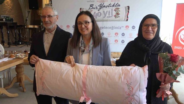 Yalova’da evlilikte 40 yılı deviren çiftlere uzun yastık hediye