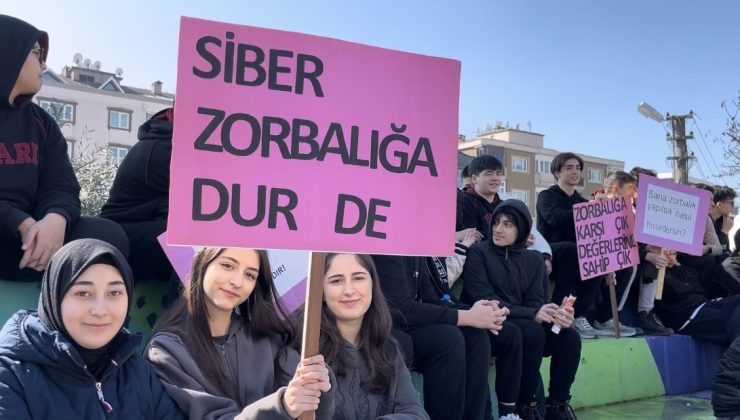 Yüzlerce öğrenci akran zorbalığıyla mücadele için yürüdü: “Zorbalık, suskunlukla büyür”