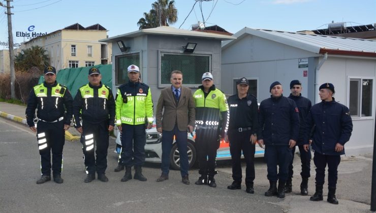 Edremit Kaymakamı Ahmet Odabaş, jandarma trafik kontrol noktalarını ziyaret etti