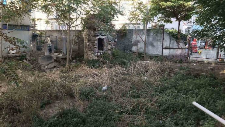 Fatih’in asırlık hazinelerinden kaybolan Bakkalzade Mescidi ihya edilerek ibadete açıldı