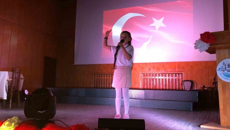 İstiklal Marşı’nı ezbere okuyan küçük Zeynep’in performansı duygulandırdı