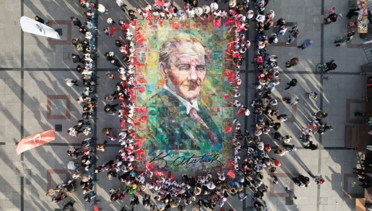 Cumhuriyet Meydanı’nda sanatla Atatürk sevgisi buluştu