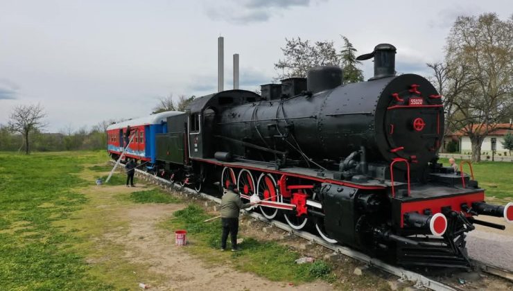Edirne Karaağaç Tren Garı’ndaki nostaljik tren boyatıldı