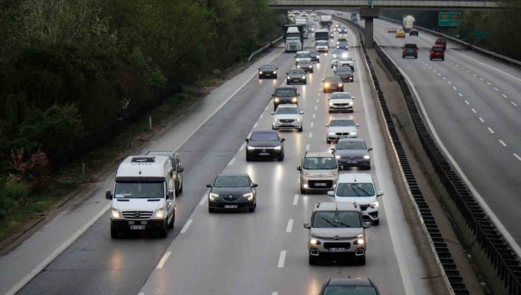 Tatilin bitmesini beklemeyenler bayramın son günü yollara çıktı