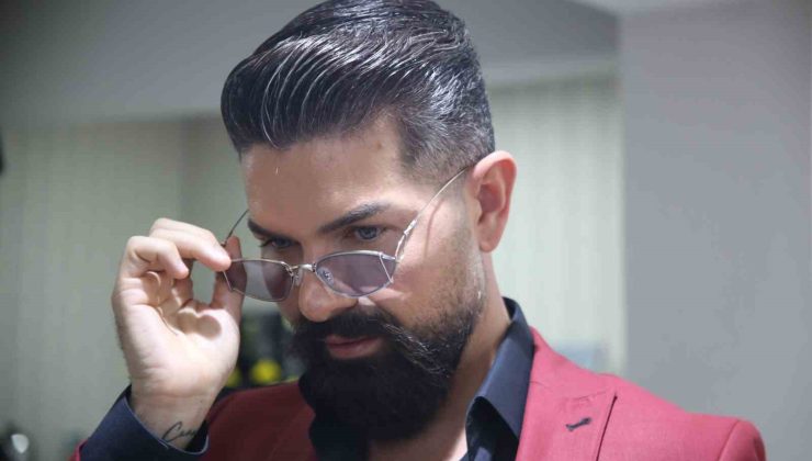 Ünlü sanatçının altın gözlüğüne değer biçilemiyor