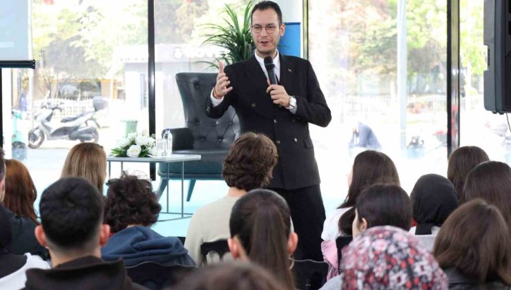 Profesörden yapay zeka uyarısı: “Mesajlarınız okunuyor, analiz ediliyor”