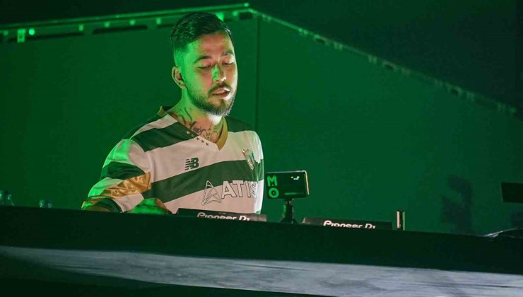 Türk DJ Mahmut Orhan sahneye Bursaspor formasıyla çıktı