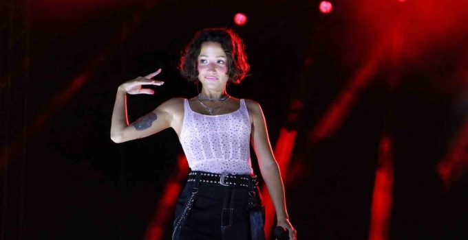 Yüksek Sadakat ve Zeynep Bastık Tekirdağ Kiraz Festivali’nde sahne aldı