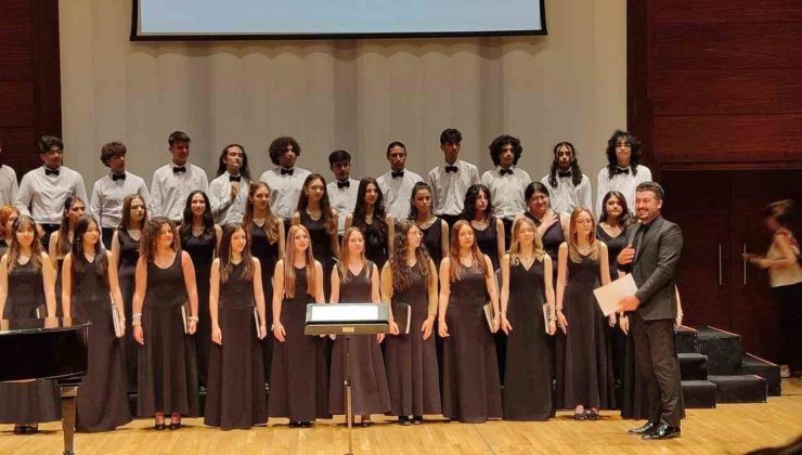 Zeki Müren GSL Korosu İzmir’de uluslararası başarıya imza attı