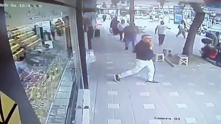 4.2 büyüklüğündeki depremde mağazalardan böyle kaçtılar