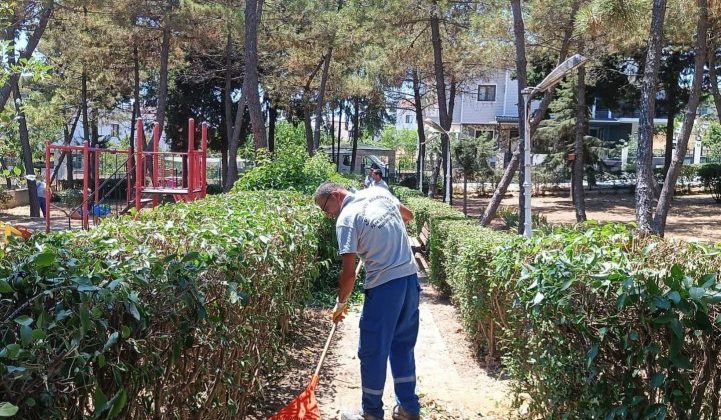 Silivri’de park, bahçe ve yeşil alanlarda bakım çalışmaları sürüyor
