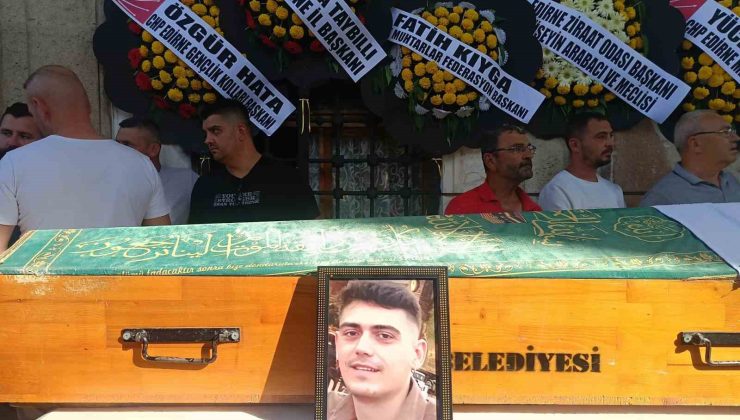 Çanakkale’deki kazada hayatını kaybeden iki genç Edirne’de toprağa verildi