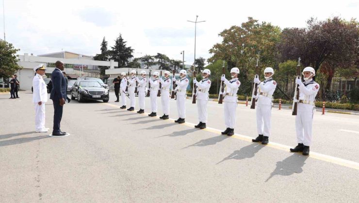 Gabon Cumhurbaşkanı Nguema, İstanbul Tersanesi Komutanlığı’nı ziyaret etti