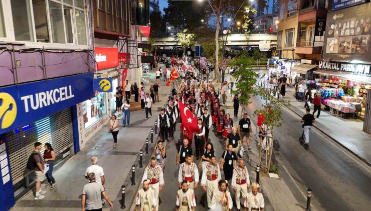 Kartal’da Uluslararası Halk Oyunları Festivali başladı