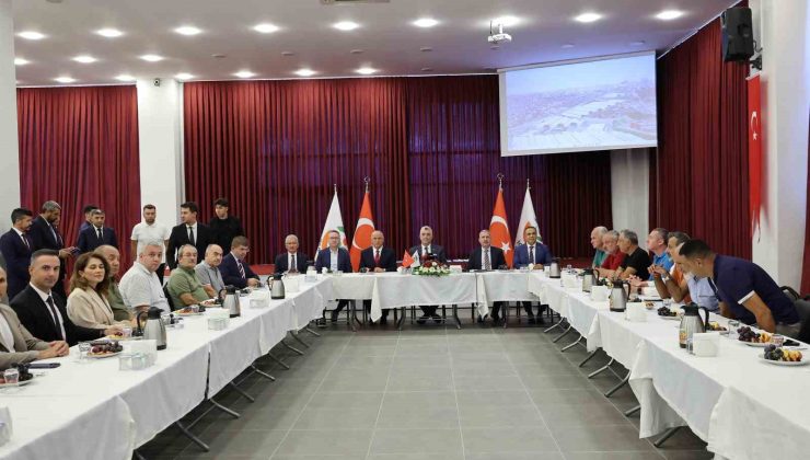 Ticaret Bakanı Ömer Bolat, gıda toptancıları ile bir araya geldi