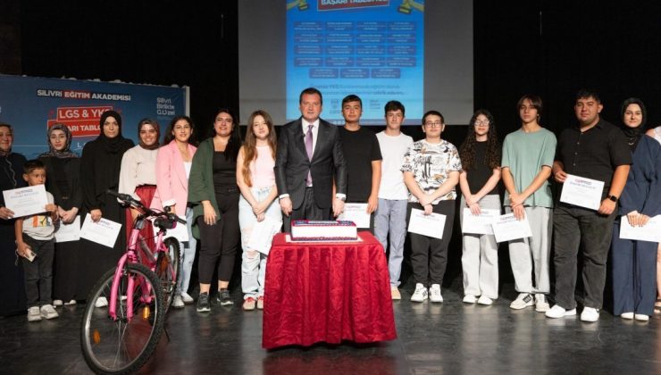 Başkan Balcıoğlu, Eğitim Akademisi’nde başarılı olan öğrencilere ödüllerini verdi