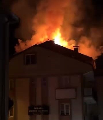 Bursa’da çatı katında çıkan yangın korkuttu