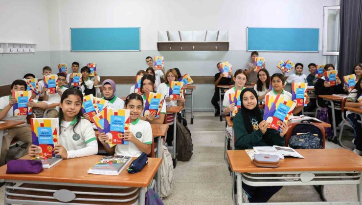 Esenler Belediye Başkanı Göksu’dan eğitime 8 milyon defter ile dev destek