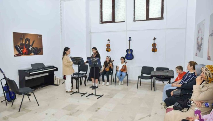 Esenyurt Belediyesi Kadın Sanat Merkezi’nde dersler başladı