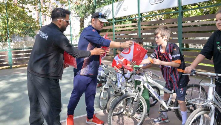 Esenyurt Belediyesi’nden çocuklara Kış Spor Okullarında bisiklet eğitimi