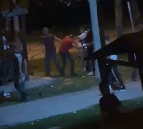 Esenyurt’ta gençler arasında tekmeli yumruklu kavga