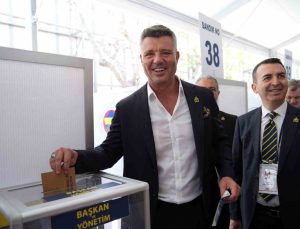 Fenerbahçe Spor Kulübü’nde gerçekleştirilen olağanüstü seçimli genel kurulunda yeni başkan Sadettin Saran seçildi.