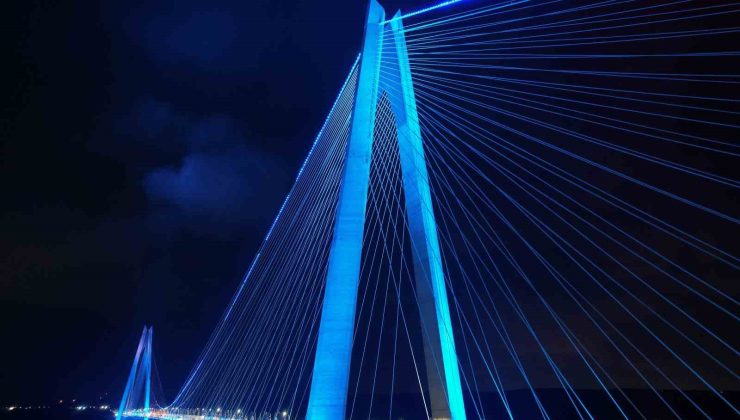 FSM ve Yavuz Sultan Selim köprüleri maviye büründü