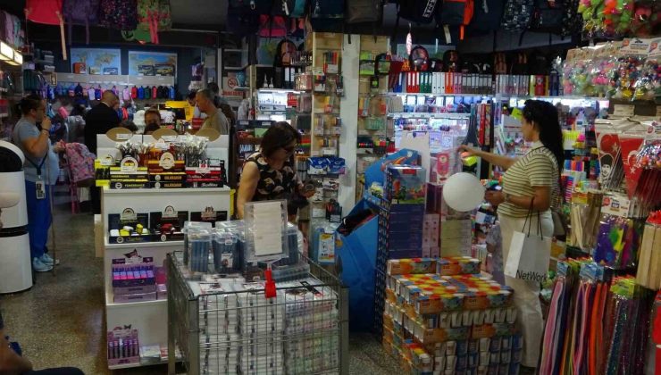 Kırtasiyeciler de veliler de bu seneki okul alışverişi maliyetlerinden memnun