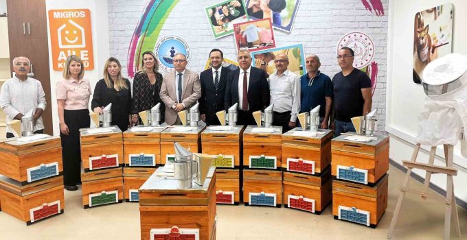 Migros Aile Kulübü’nden kursiyerlere arıcılık başlangıç seti desteği